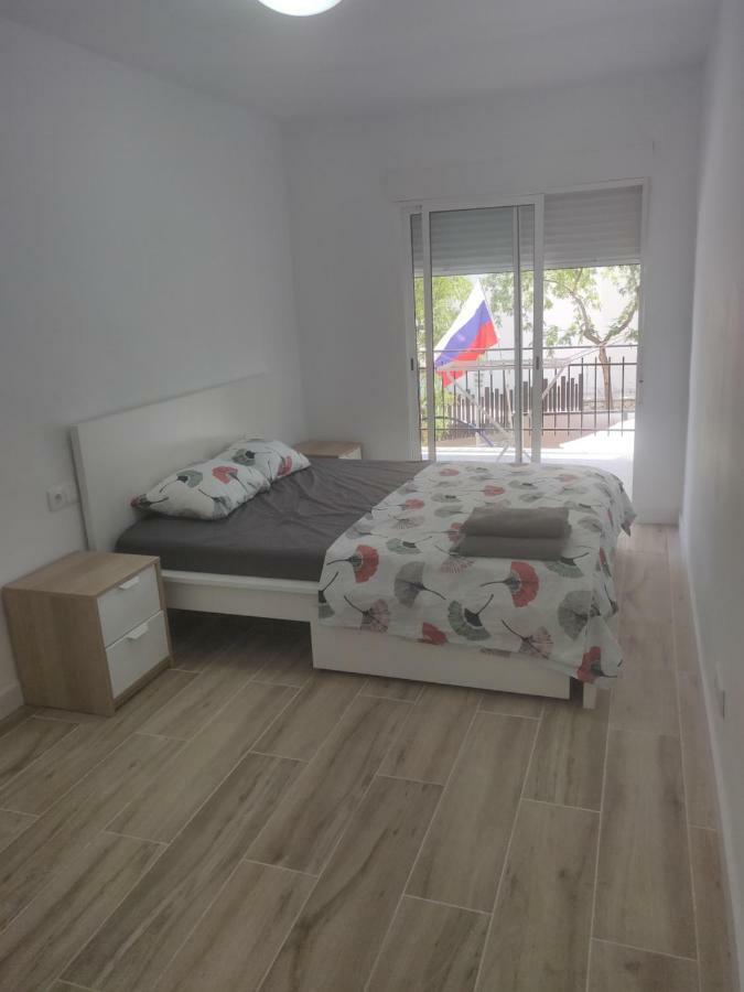 Lovely 2 Bed 2 Bath Near To Beach: Amposta Appartement Salou